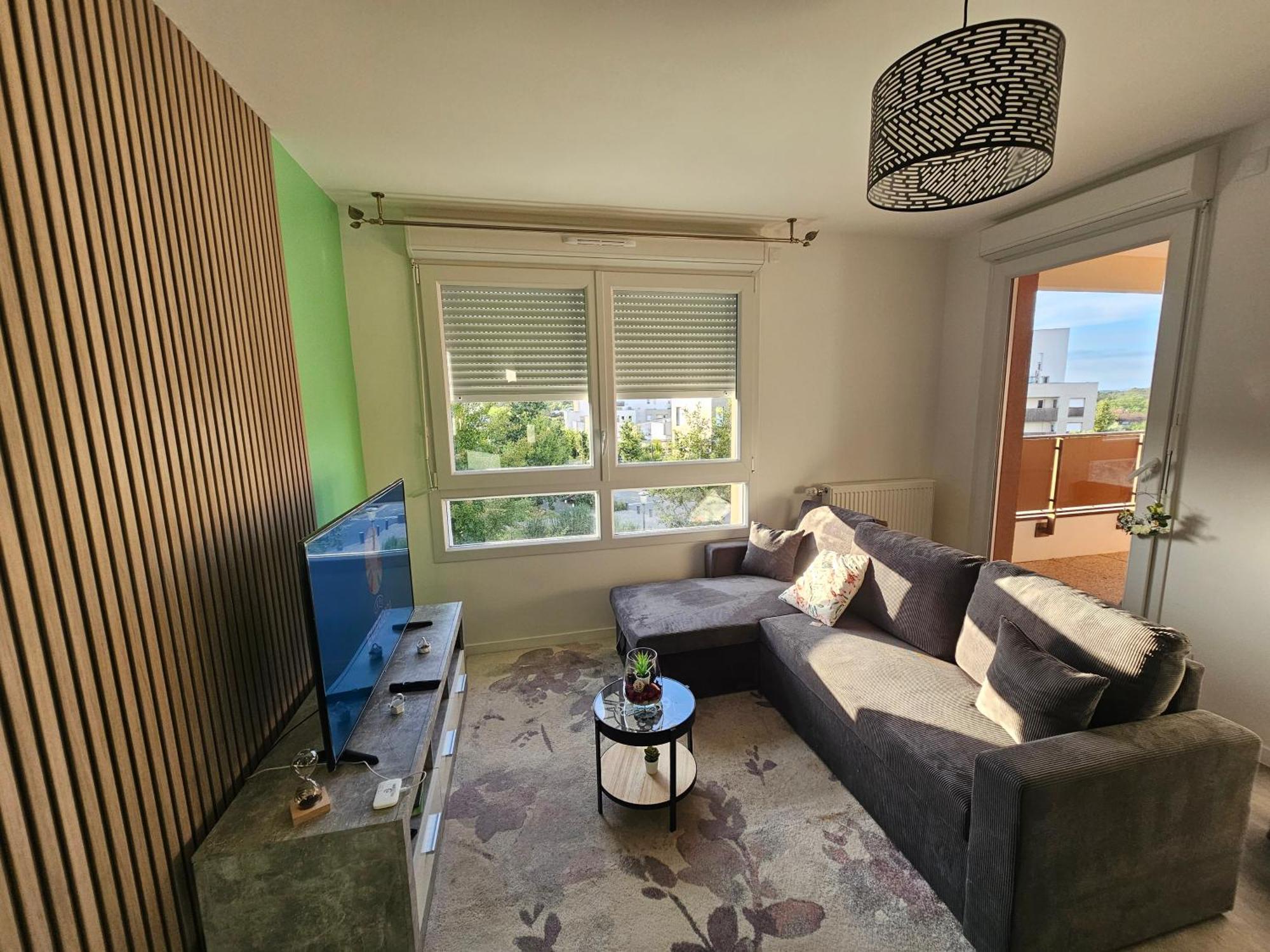 Grand 2 Pieces En Jouy-le-Moutier