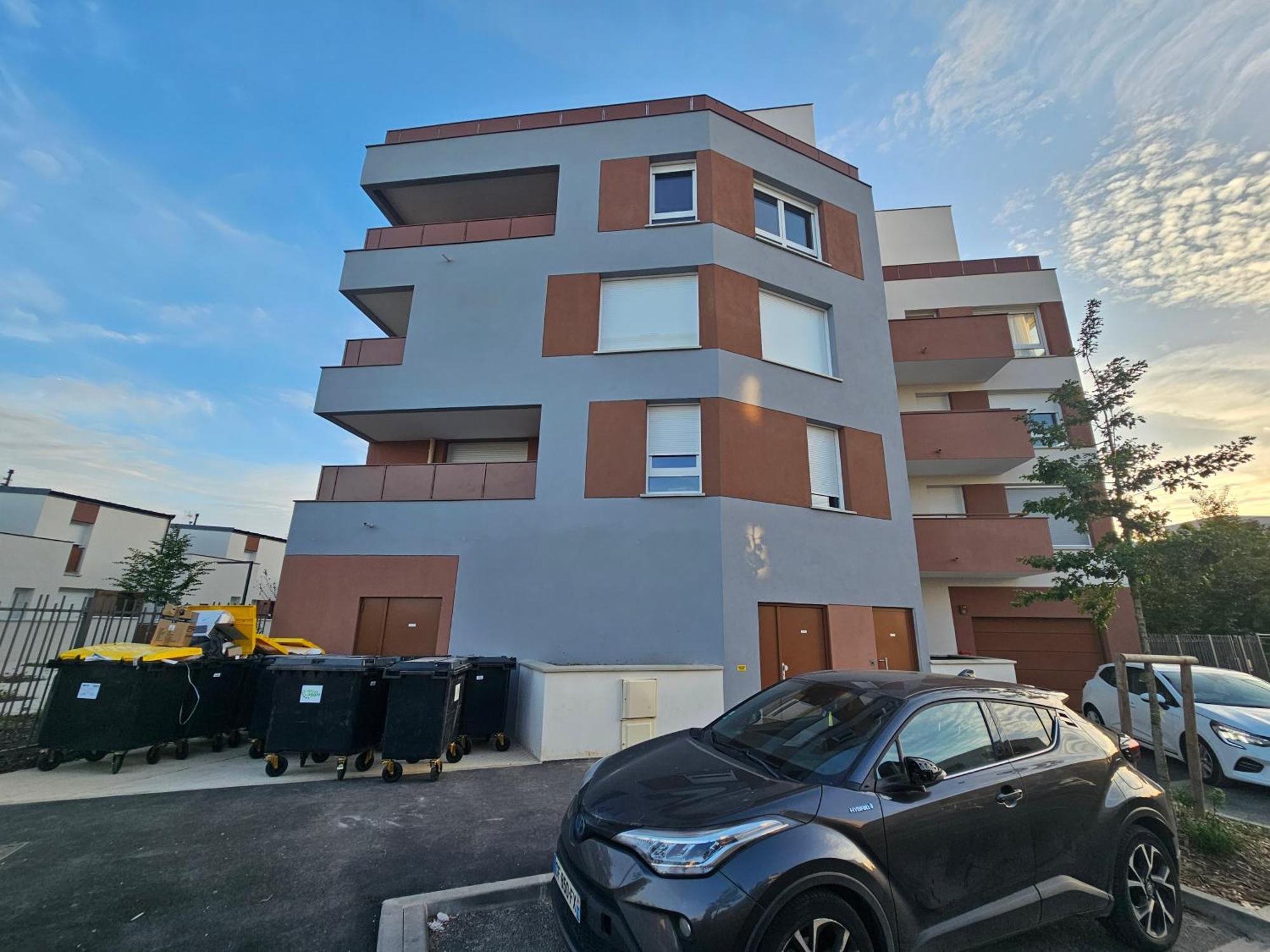 Grand 2 Pieces En * Jouy-le-Moutier