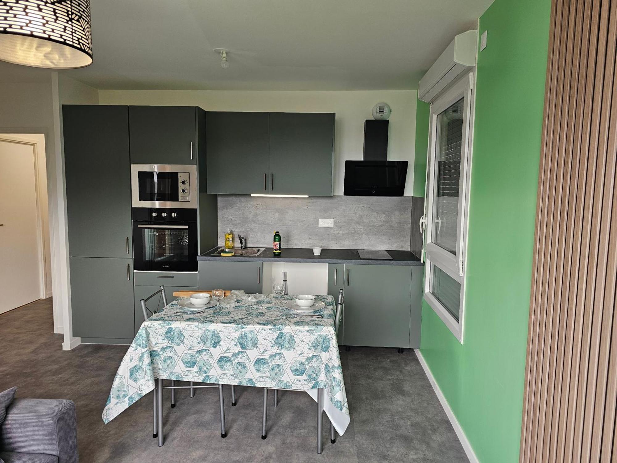 Grand 2 Pieces En * Jouy-le-Moutier