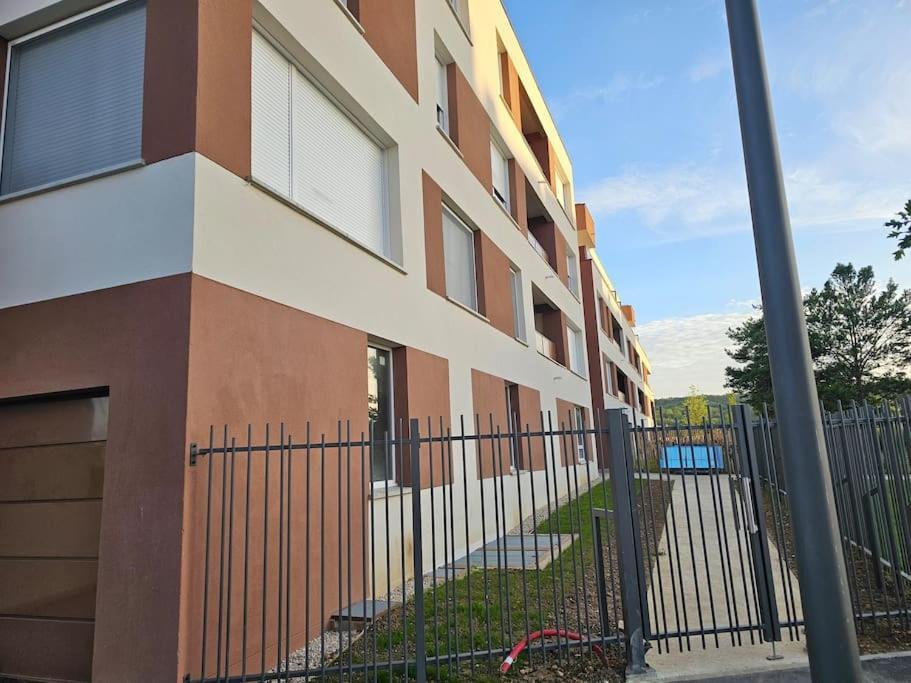 Apartment Grand 2 Pieces En *