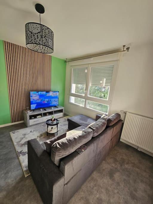 Grand 2 Pieces En * Jouy-le-Moutier