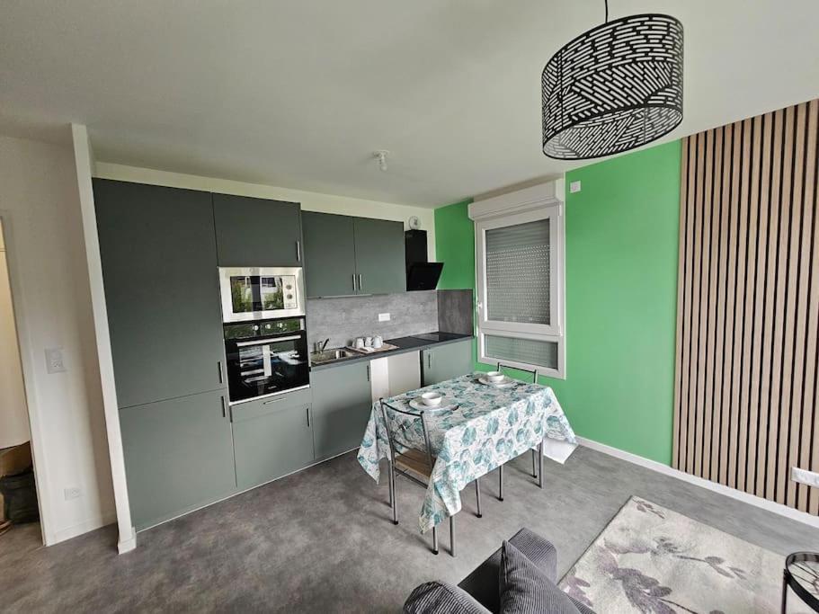 Grand 2 Pieces En Jouy-le-Moutier
