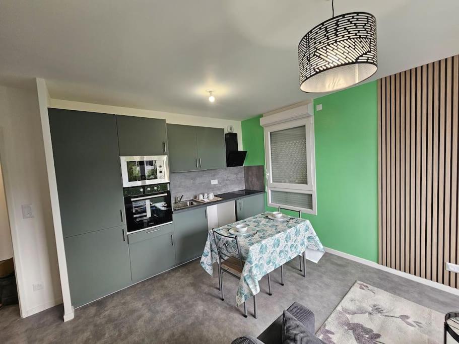 Grand 2 Pieces En * Jouy-le-Moutier