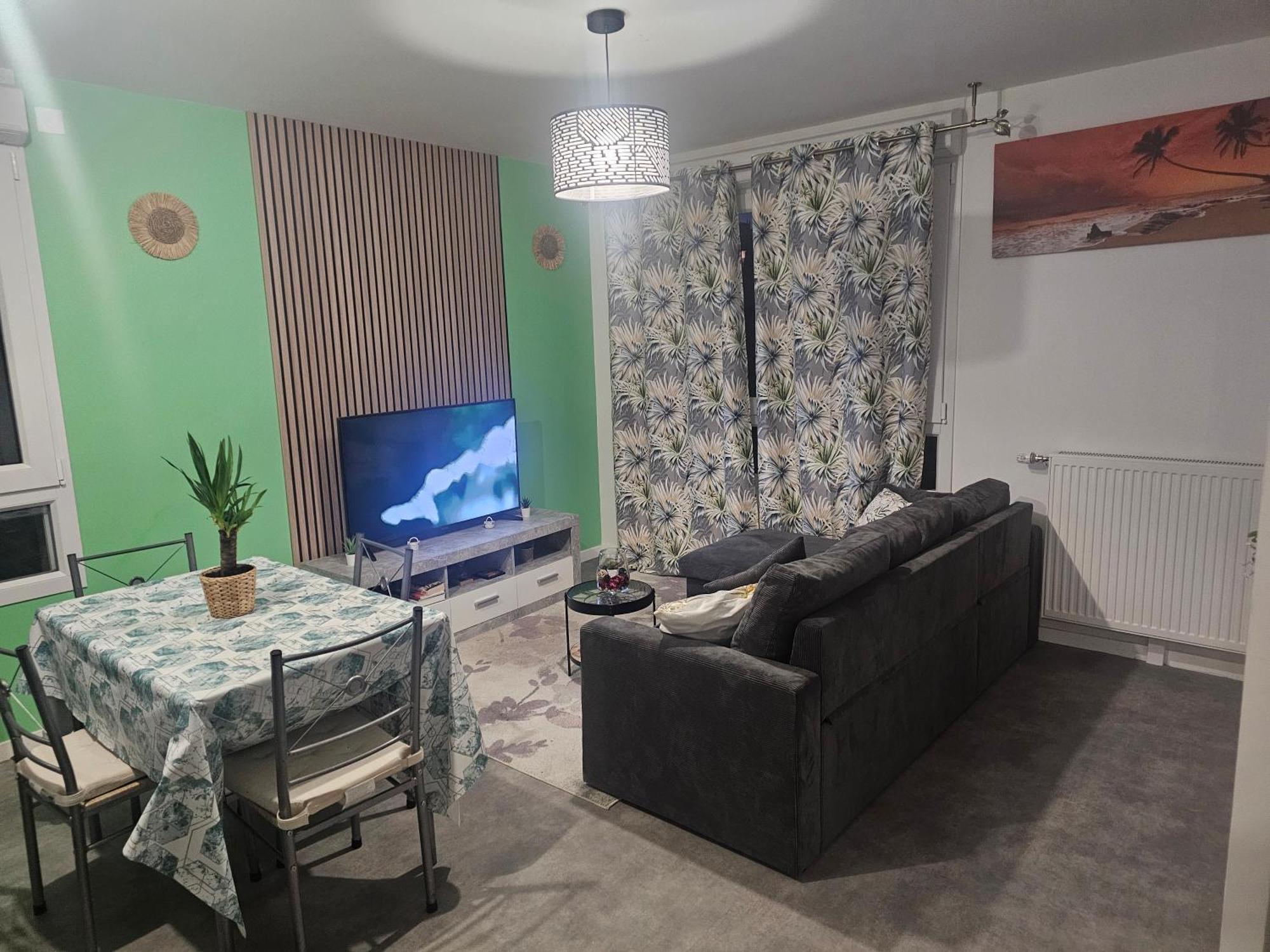 Grand 2 Pieces En Jouy-le-Moutier