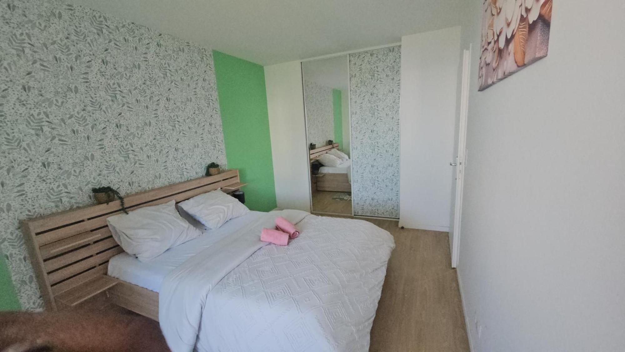 Grand 2 Pieces En Jouy-le-Moutier
