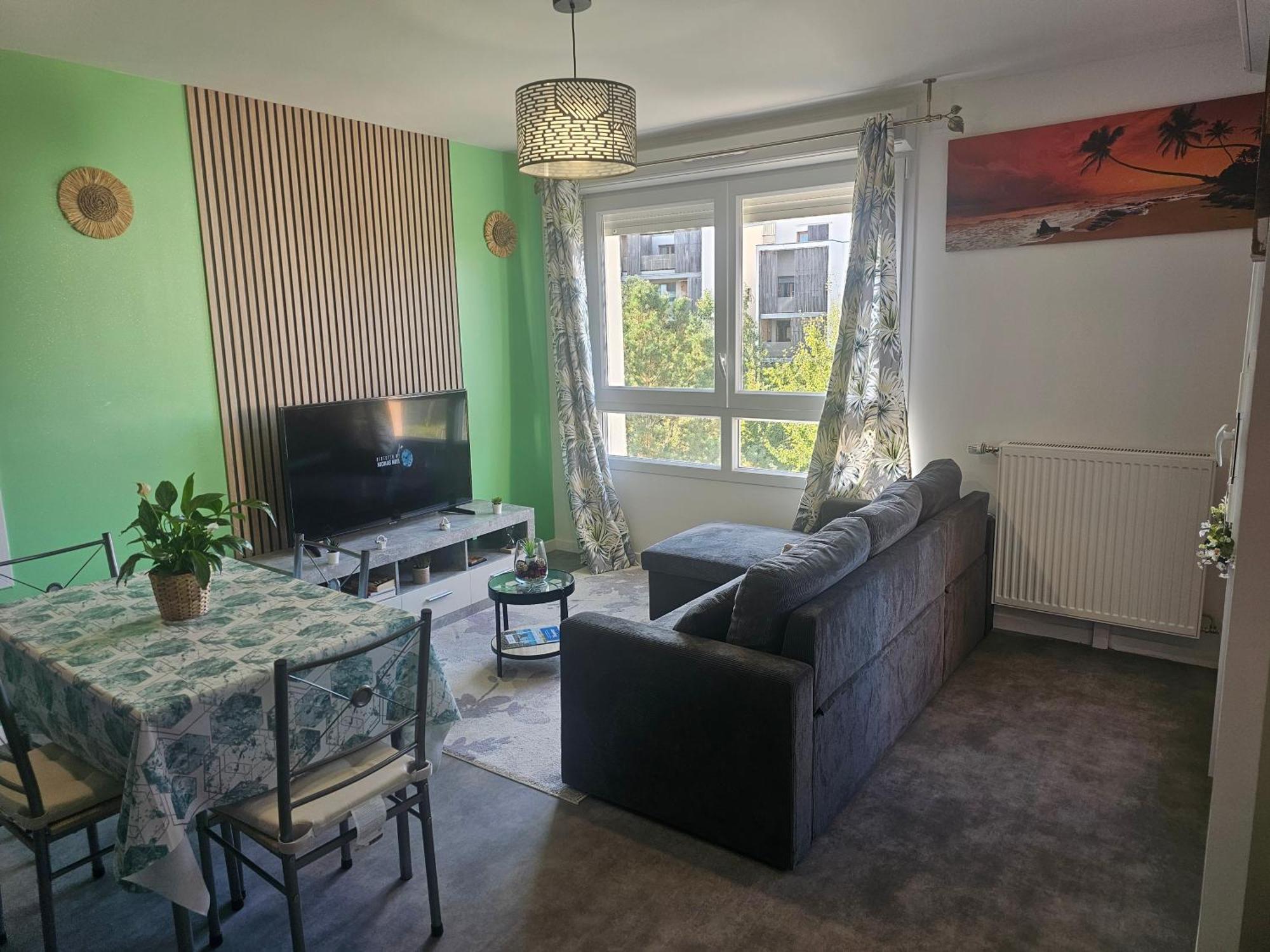 Grand 2 Pieces En Jouy-le-Moutier